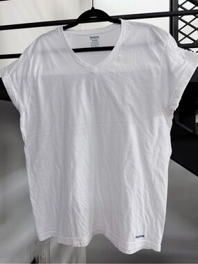 Reebok White V-Neck Tee size XL